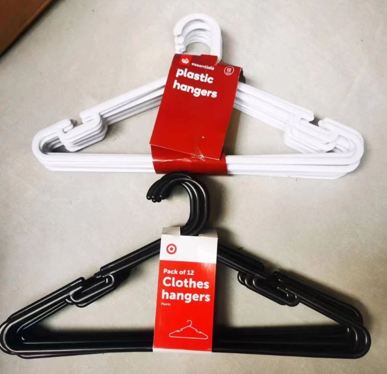A6249, 12 Pieces Plastic Clothes Hangers
