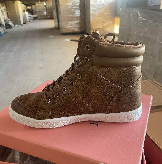 A6177, Shoes